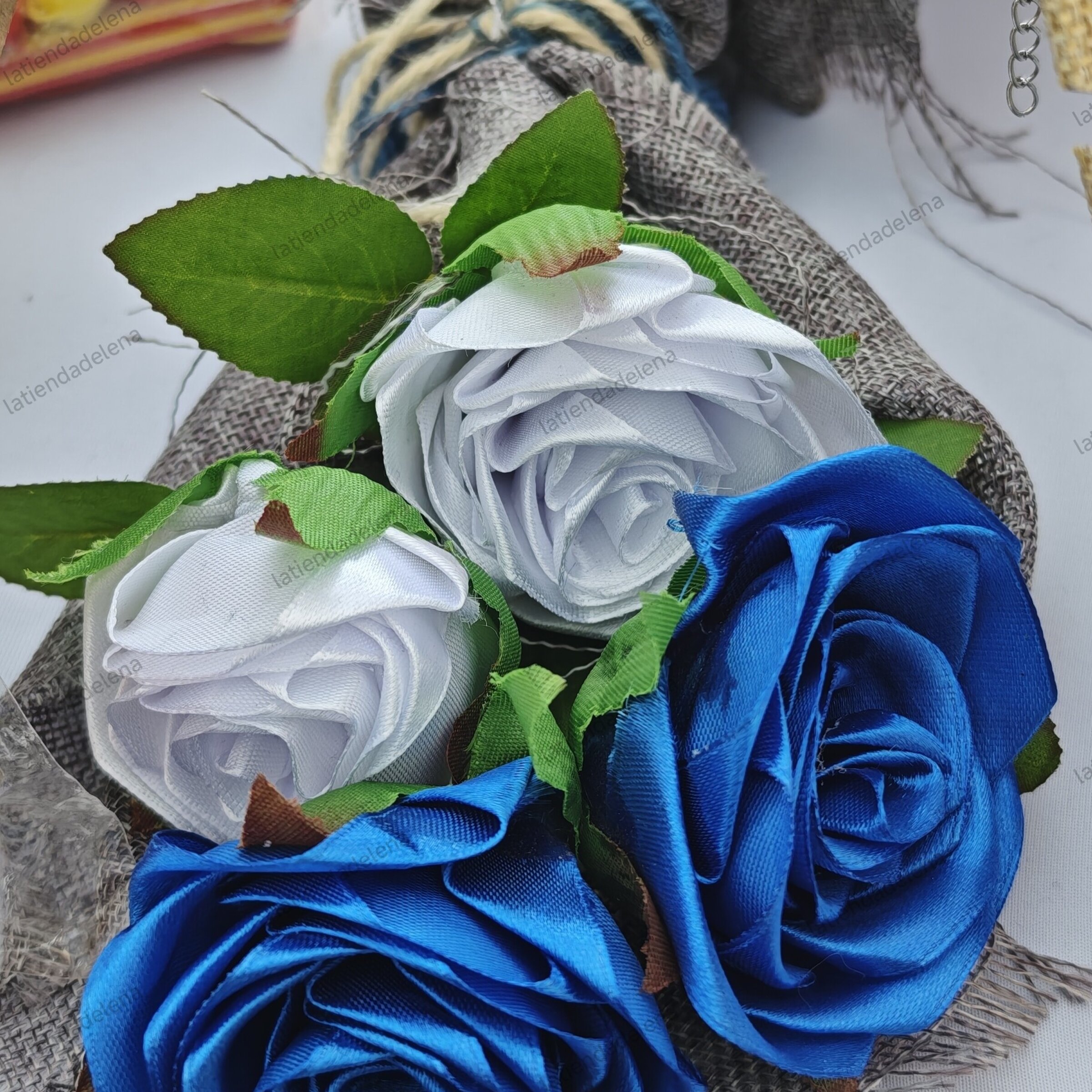 Ramos de cuatro rosas